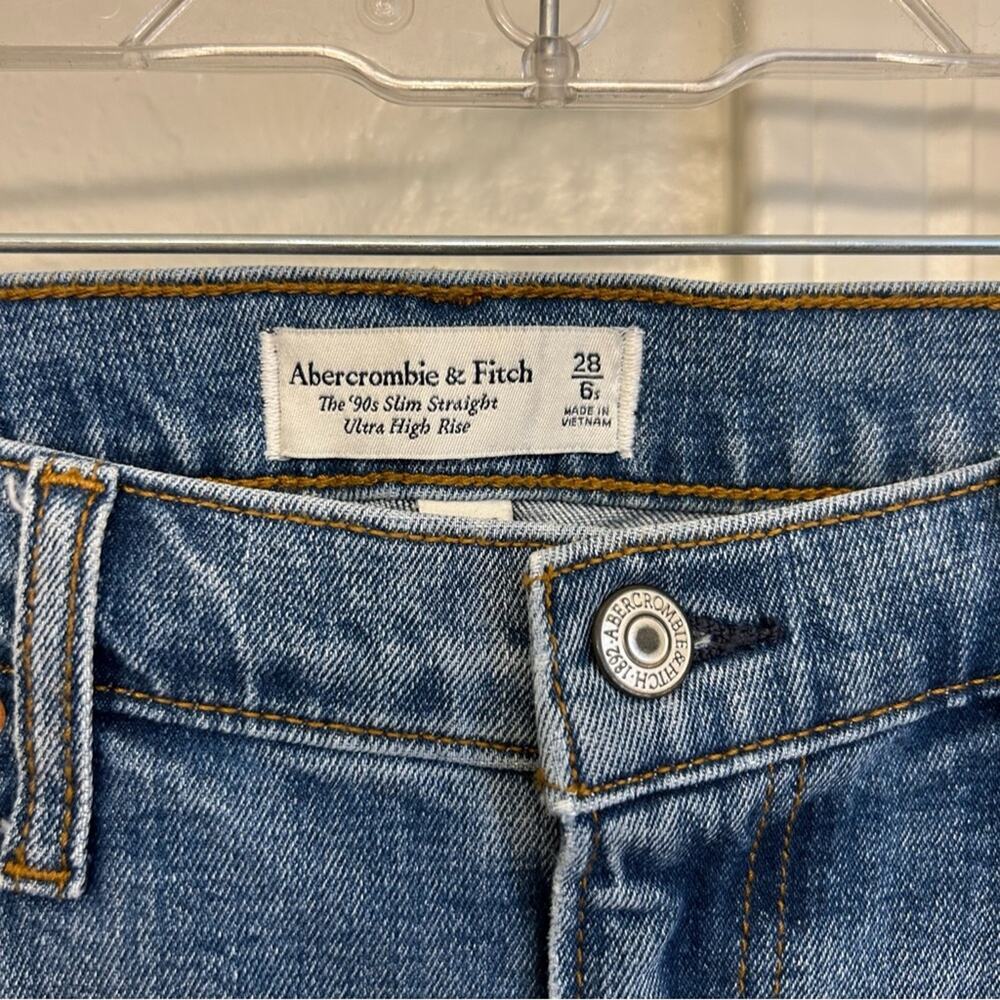 Abercrombie Curve Love 90s Slim Straight Ultra High Rise Jeans Size 28 - Picture 2 of 7